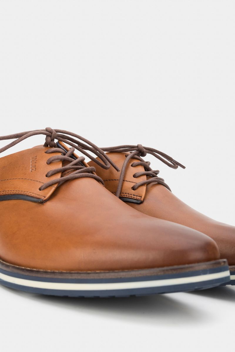 Zapatos-de-cuero-con-cordones
