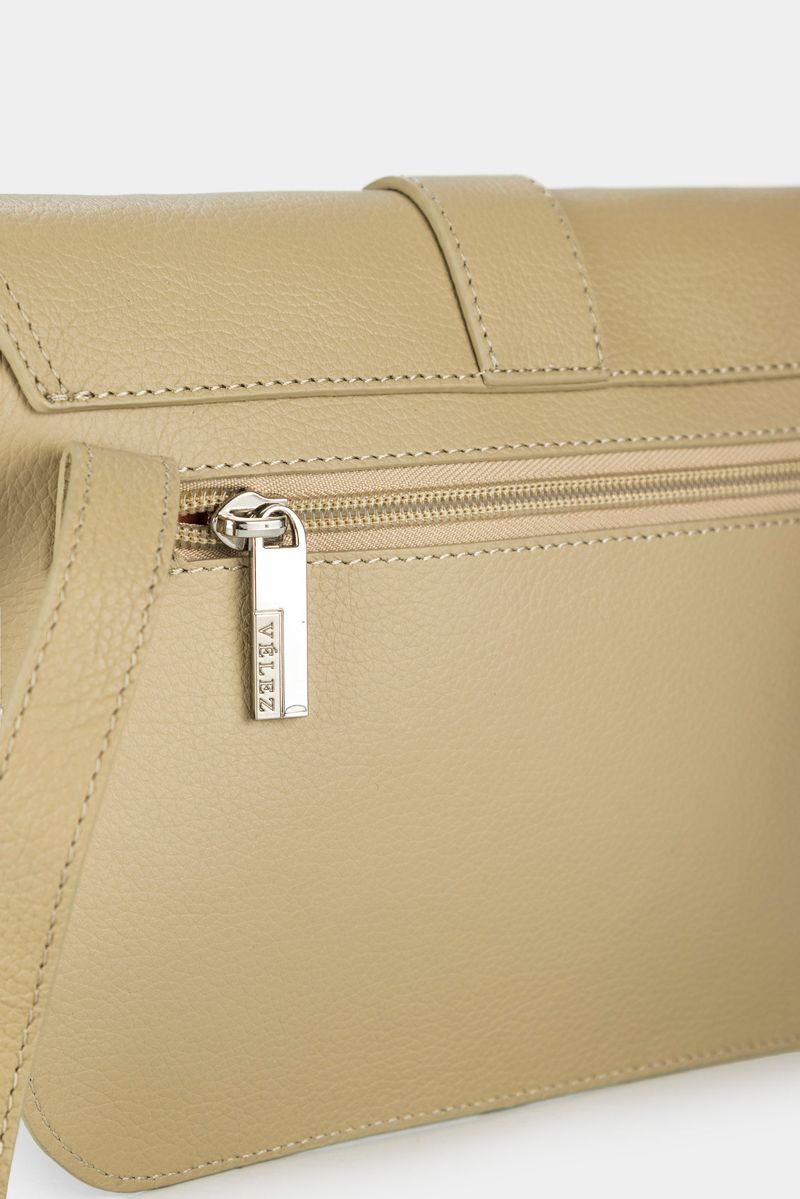 Bolso-manos-libres-de-cuero