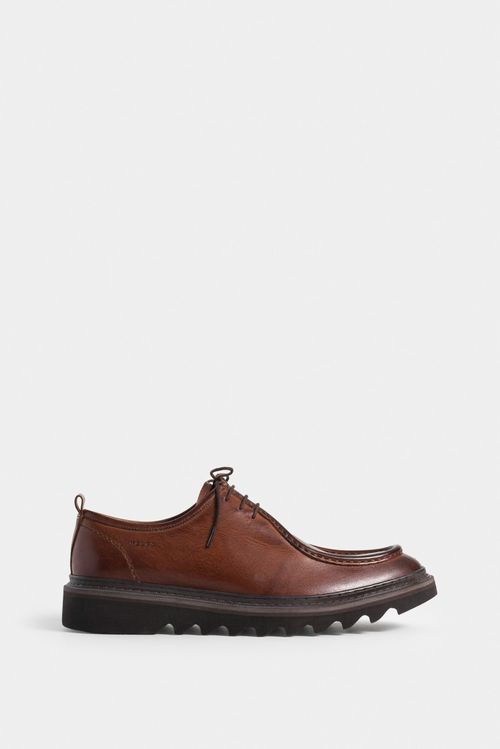 Zapato de cordón ambar de cuero para hombre detalle costura contraste